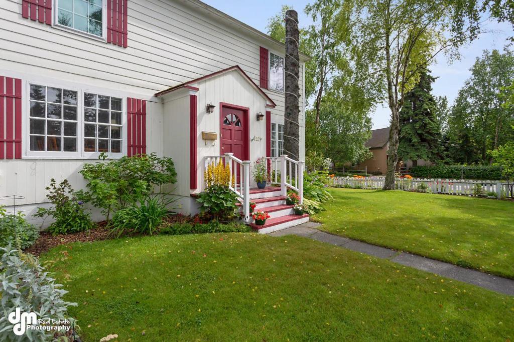 A Wildflower Inn Anchorage Bagian luar foto